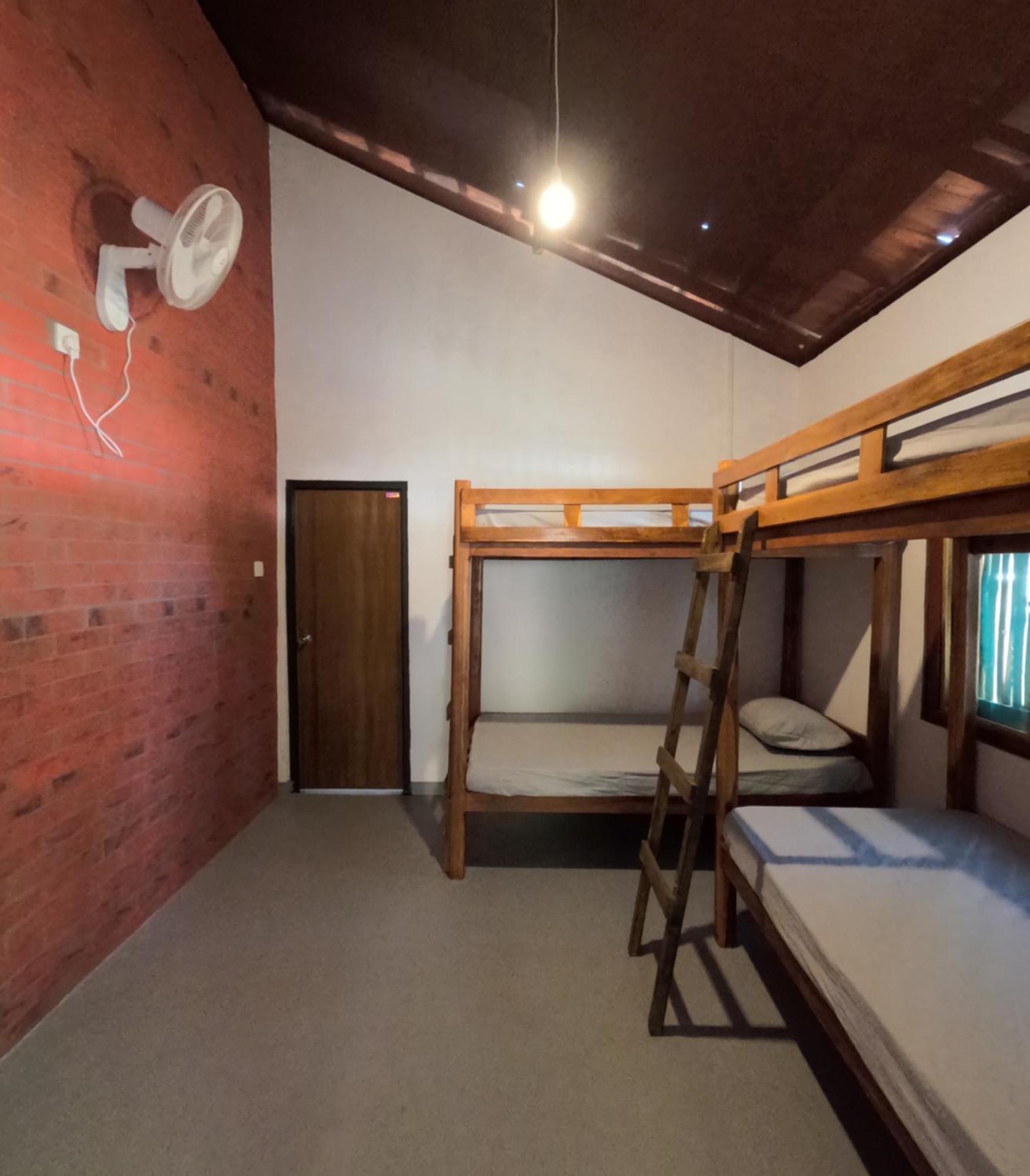 C U Hostel Тринкомали Экстерьер фото