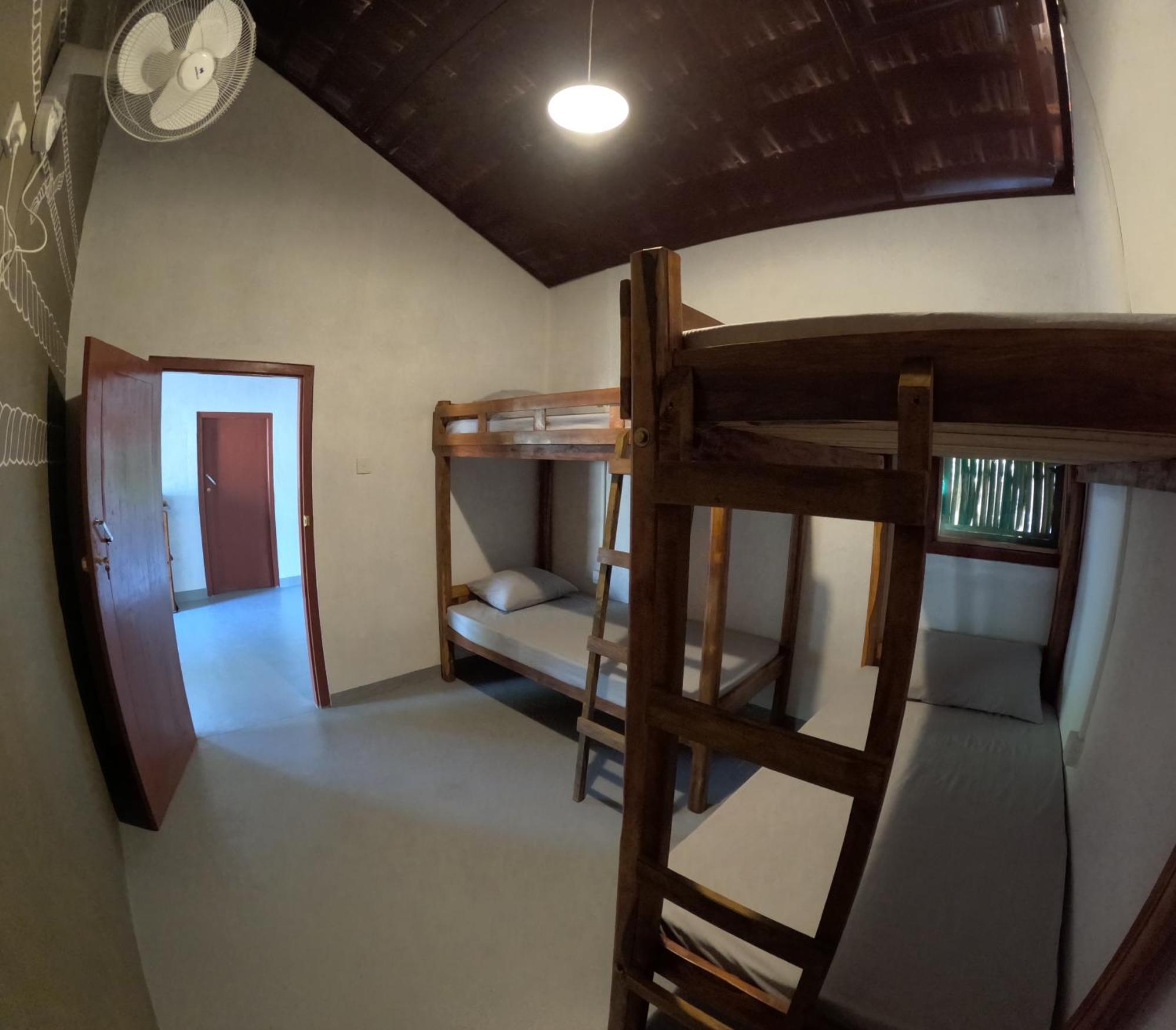 C U Hostel Тринкомали Экстерьер фото